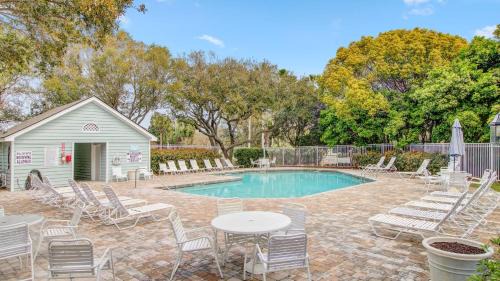 Pelican Bay Casa | Steps to Beach Pool Screened Porch Pelican Bay 45 at Wild Dunes Resort