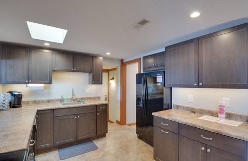 Scott County Casa | Steps to Mississippi River: Hot Tub Haven!