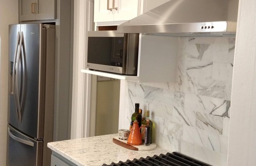 Belmont Shore Casa | Steps to the beach and shopping/dining. Spanish-style house with updated kitchen