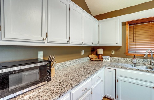 Lakeview Cabina | Steps to White River: Cabin Retreat w/ Dock Access