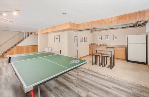 Whiting Casa | Stevens Point Escape - HUGE 5 bedroom Home