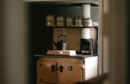 Esk Casa | "Still in Esk" a delightful retreat on the edge of picturesque Esk country town.