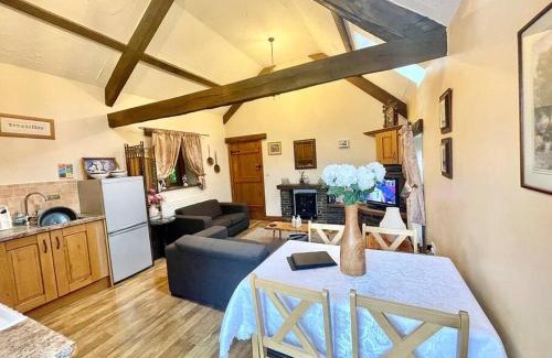 Usk Casa | STONE BUILT BARN in a beautiful RURAL setting