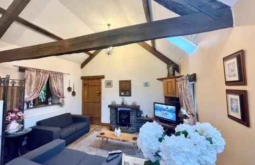 Usk Casa | STONE BUILT BARN in a beautiful RURAL setting