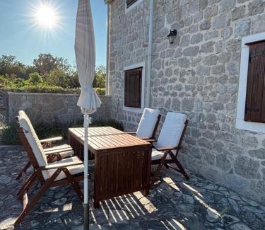 Central Dalmatia Apartamento | Stone cottage Aria