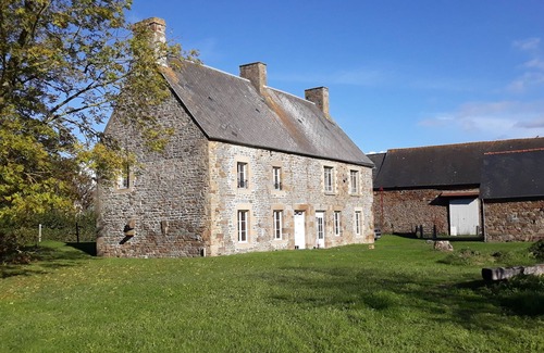 Roz-sur-Couesnon Casa | Stone family home (sleeps 11)