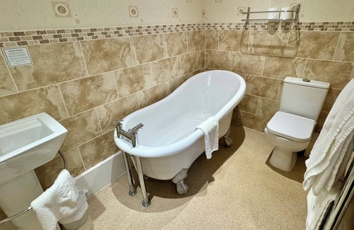 Kelbrook Hotel | Stone trough hotel