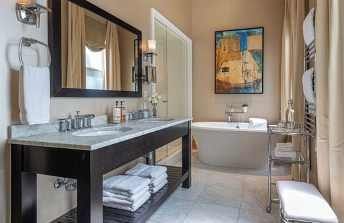 Midtown Hotel | Stonehurst Place Bed & Breakfast