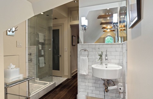 Midtown Hotel | Stonehurst Place Bed & Breakfast