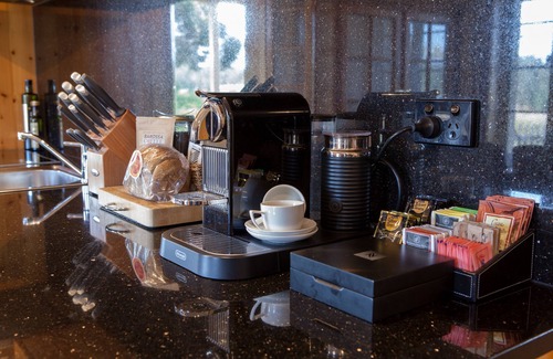 Stone Well Cabaña | Stonewell Cupids Cottage