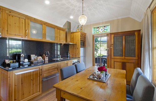 Stone Well Cabaña | Stonewell Hideaway Cottage