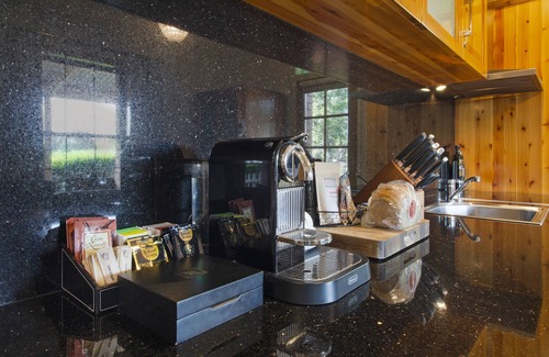 Stone Well Cabaña | Stonewell Hideaway Cottage