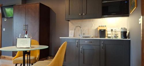 Clarinbridge Hotel | Stoneywood Haven, Galway