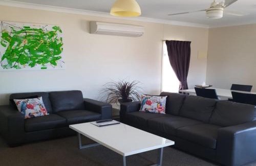 Ripon Hotel | Streaky Bay Motel and Villas