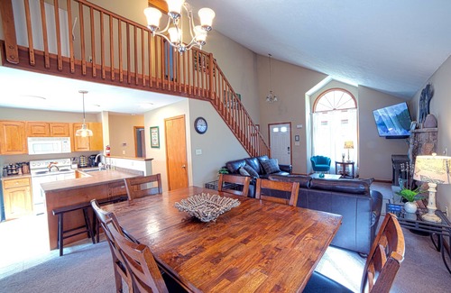 Bushkill Casa | Streamside Family Lodge w/ fireplace, game room, sauna, multiple pools & skiing