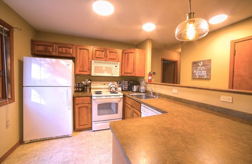 Bushkill Casa | Streamside Family Lodge w/ fireplace, game room, sauna, multiple pools & skiing