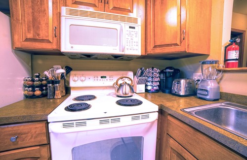 Bushkill Casa | Streamside Family Lodge w/ fireplace, game room, sauna, multiple pools & skiing