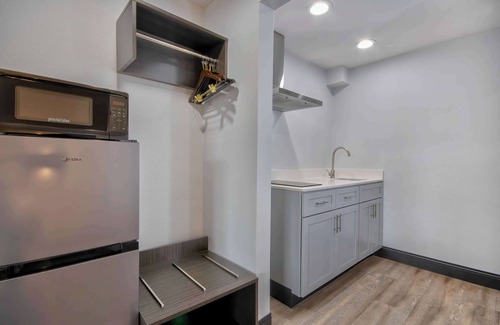 Downtown Hotel | Studio 6 Eureka, CA – Old Town