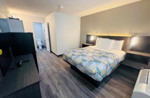 Southgate Hotel | Studio 6 Southgate MI Detroit