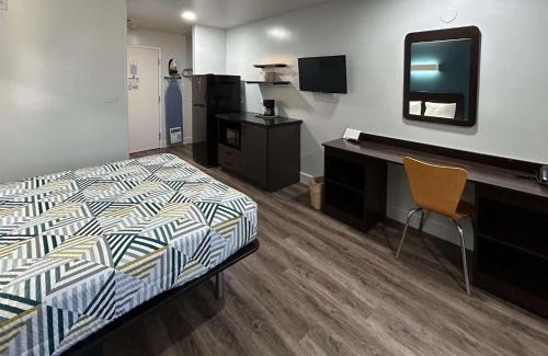 Hesperia Hotel | Studio 6 Suites Hesperia, CA West Main Street I 15