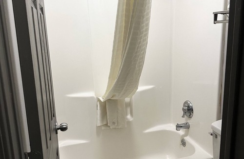 Highland Park Hotel | Studio 6 Suites Louisville, KY – Airport/Expo Center