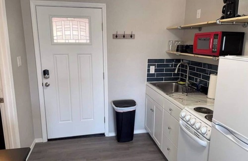 University Heights Apartamento | Studio apartment Near UNM, Nob-Hill and downtown.