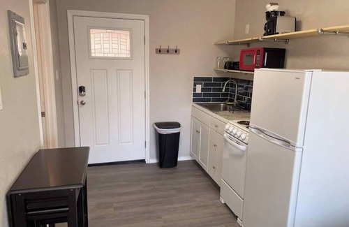 University Heights Apartamento | Studio apartment Near UNM, Nob-Hill and downtown.