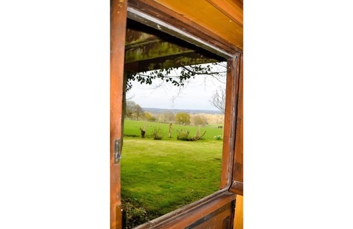 Cowbeech Apartamento | Estudio y balcón con árboles que crecen a través de él, escalera de caracol, impresionantes vistas.