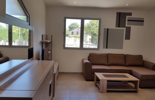 Saint-Marcel-les-Valence Apartamento | Studio climatisé avec terrasse, fibre et Wi FI .