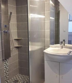 Saint-Marcel-les-Valence Apartamento | Studio climatisé avec terrasse, fibre et Wi FI .