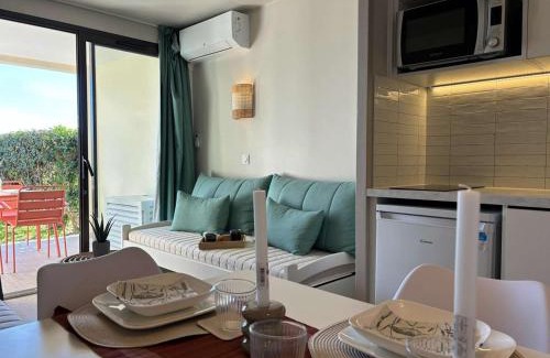 La Croix des Gardes Apartamento | Studio cabine avec vue mer, piscine et parking à Cannes la Bocca - FR-1-609-93