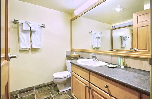 Whistler Village Complejo | Studio Loft in the Heart of Whistler Village