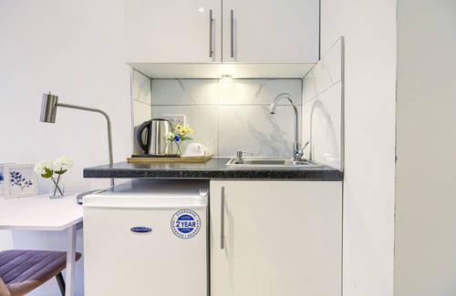 Highbury West Apartamento | Estudio-Superior-Baño en la habitacion-Vista al Jardín-3