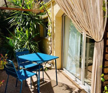 Valbonne Apartamento | Studio with private car park and air con