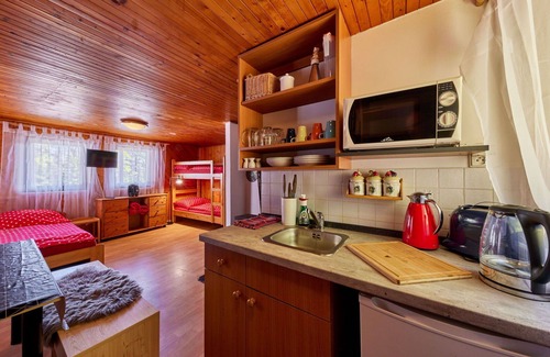 Mlade Buky Casa | Estupenda casa de vacaciones privada con piscina, WIFI, TV, patio y mascotas permitida