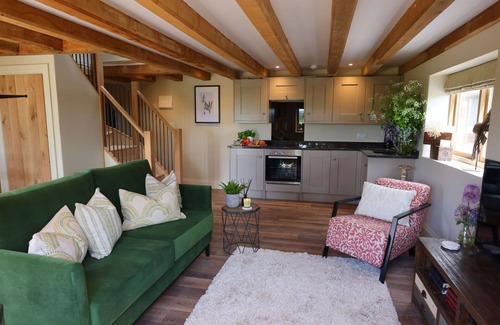 Quedgeley Casa | Preciosa casa de vacaciones para 2 personas con WIFI, terraza y mascotas permitida