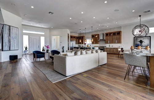 Summerlin South Casa | Stunning 1 Story, 3 Bdr W gym w peloton basic dumbells, massage room, Pool & Spa