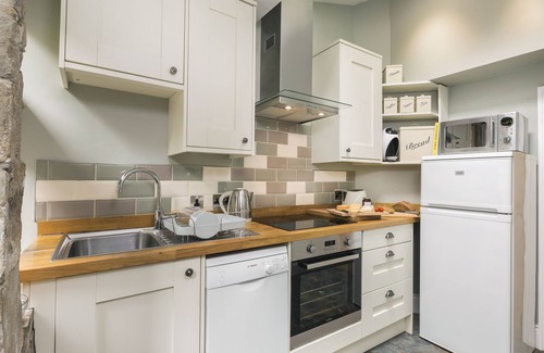 Halifax Cabaña | ¡Quédate cerca de donde vivió Gentleman Jack! Una casa de campo de 1650 con vistas al jardín y al páramo.