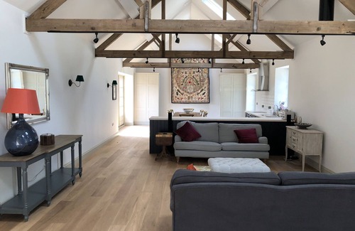 Winchester Casa | Impresionante conversión de granero del siglo 19 en la hermosa campiña de Hampshire