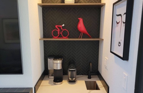 Palm Desert Casa | Stunning 2BD/3BA. Private hot tub. 36 pools. BBQ