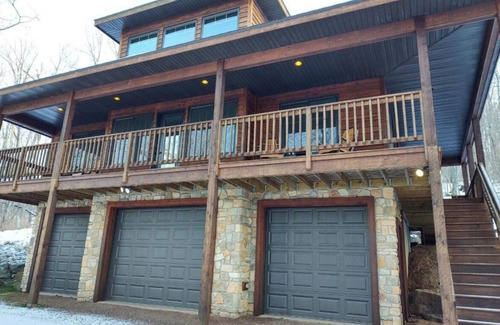 Upson Casa | Stunning 3 bed/2bath Cottage with lake frontage. Winter ski in/out Whitecap Mtn