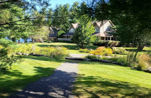 Port Carling Complejo | Stunning 3 bedroom cottage on Lake Joseph. Web site is: muskokanonlakejoseph.com