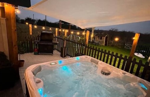 Pershore Cabaña | Stunning 5 Bed Victorian home (optional hot tub)