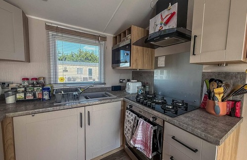 Felixstowe Casa | Stunning 6 berth caravan at Suffolk Sands Holiday Park ref 45031G