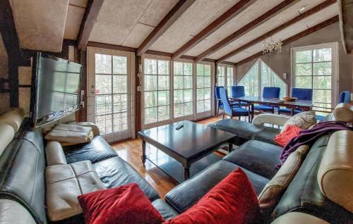 Asljunga Apartamento | Stunning Apartment In Åsljunga