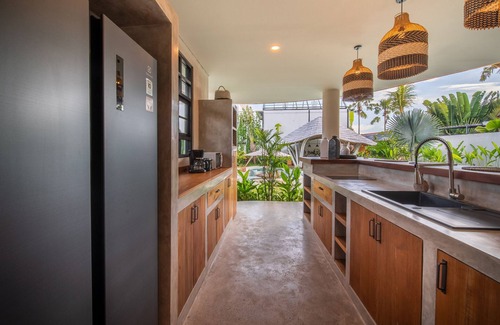 Umalas Villa | Stunning Architecture 5BR Bamboo With Tropical Pool Villa in Umalas