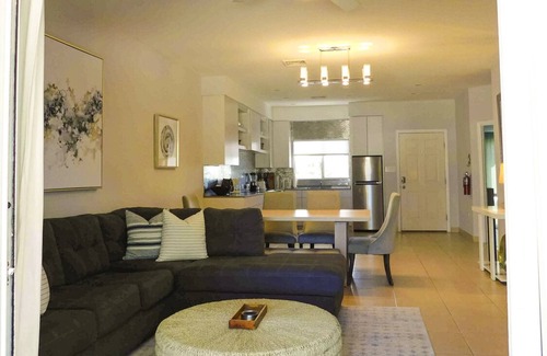 Rum Point Condominio | Stunning beachfront condo. Relax, Enjoy, Sunset, RumPoint, Pool & Heated Jacuzzi