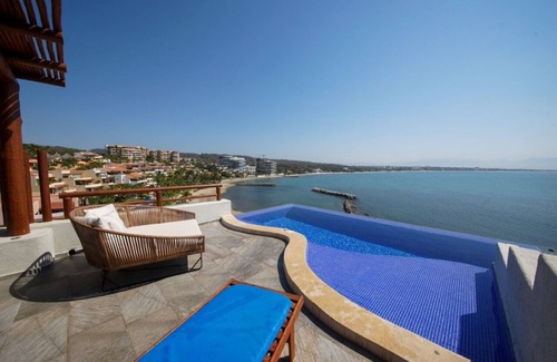 La Cruz de Huanacaxtle Villa | !!Stunning Beachfront Penthouse With Private Pool !!