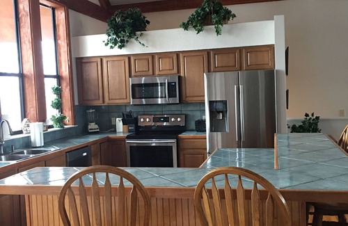 Chalet Village Chalet De Esquí | Impresionante Chalet- * Ubicación perfecta para reuniones familiares, retiros y reuniones *