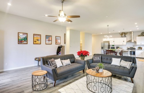 Clovis Cabaña | Stunning Clovis Home ~ 1 Mile to Old Town!